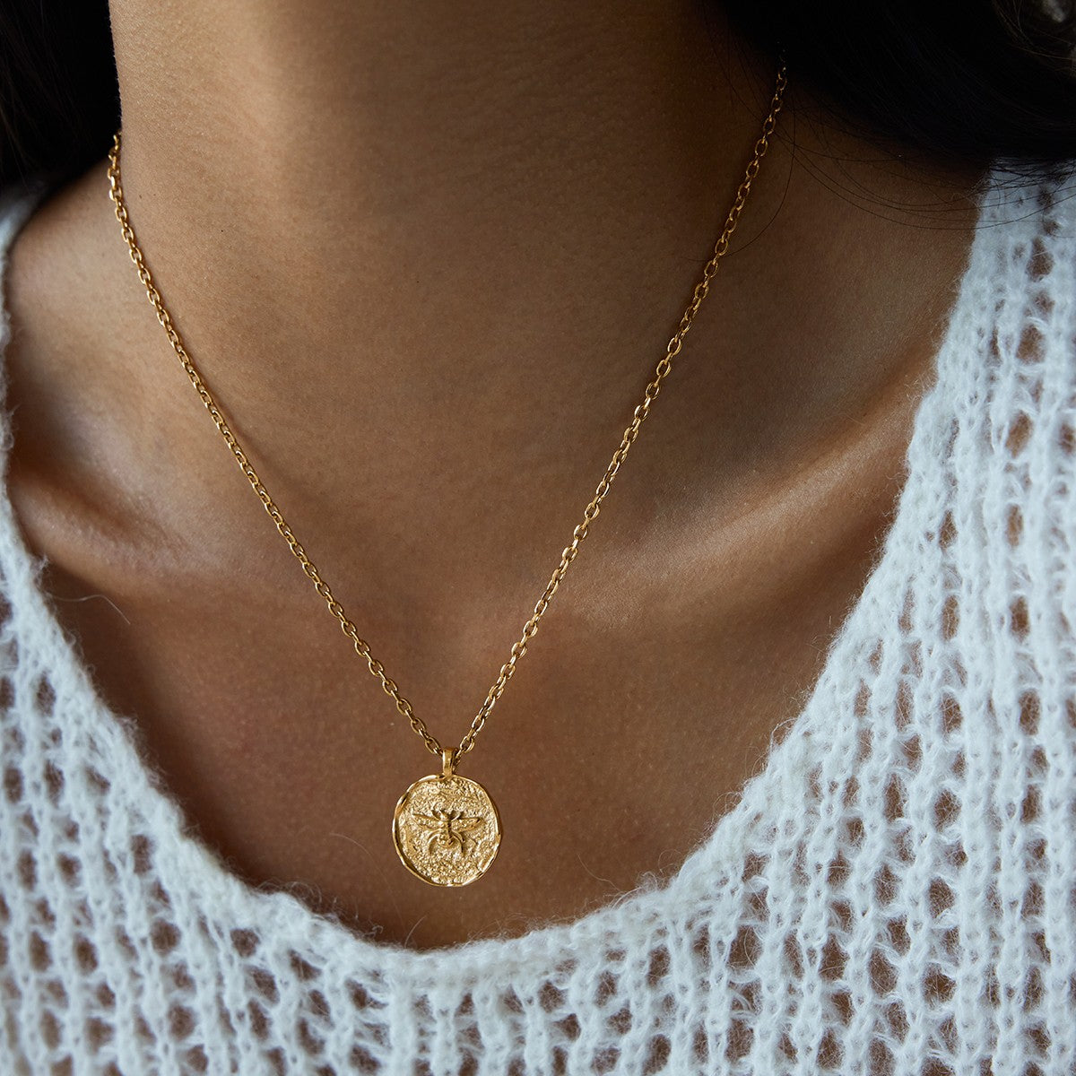 Everyday | Colar Medalha Abelha